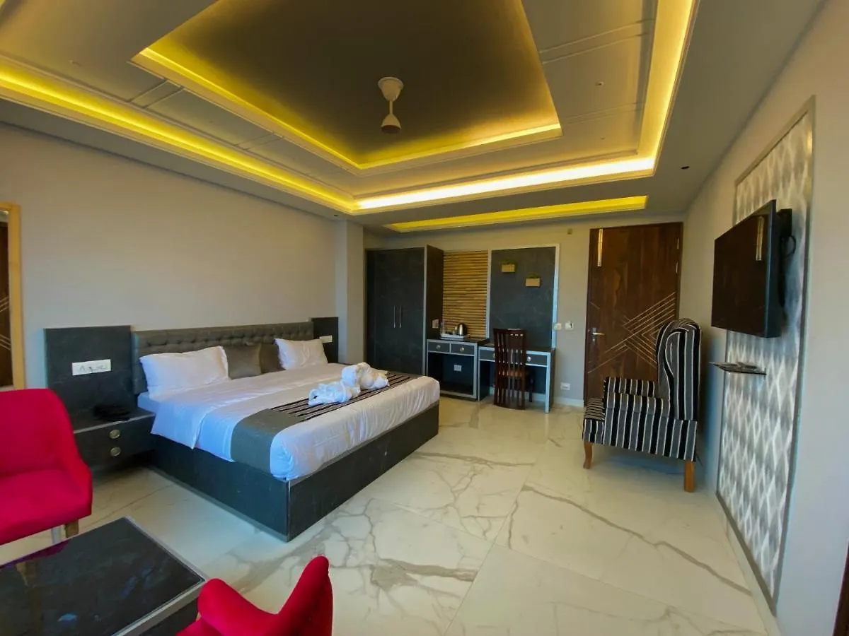 The Westberry 50Mtrs Offroading And 50 Mtrs Nature Path Bed and Breakfast Shimla