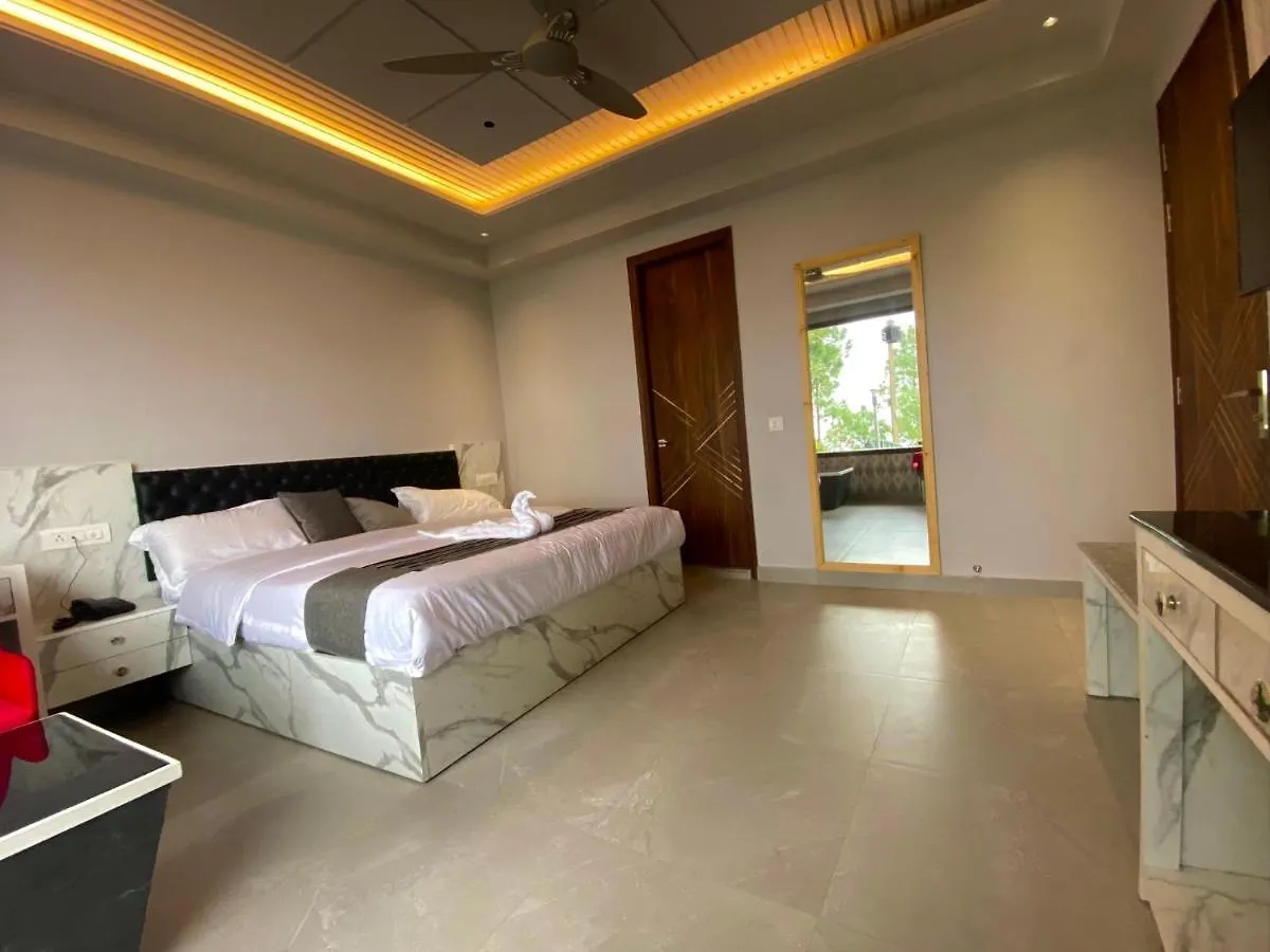 The Westberry 50Mtrs Offroading And 50 Mtrs Nature Path Bed and Breakfast Shimla India
